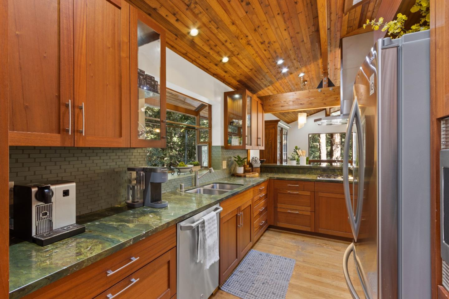 680 Dove LN