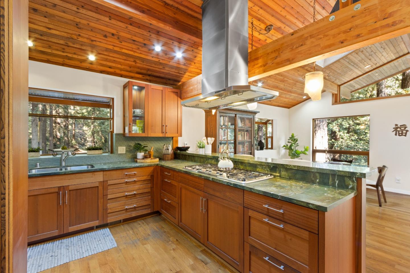 680 Dove LN