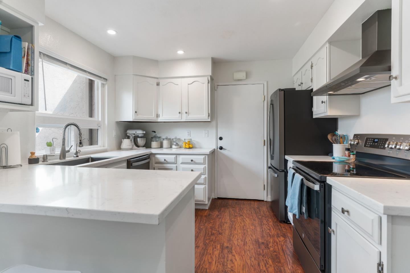 499 Cloudview DR
