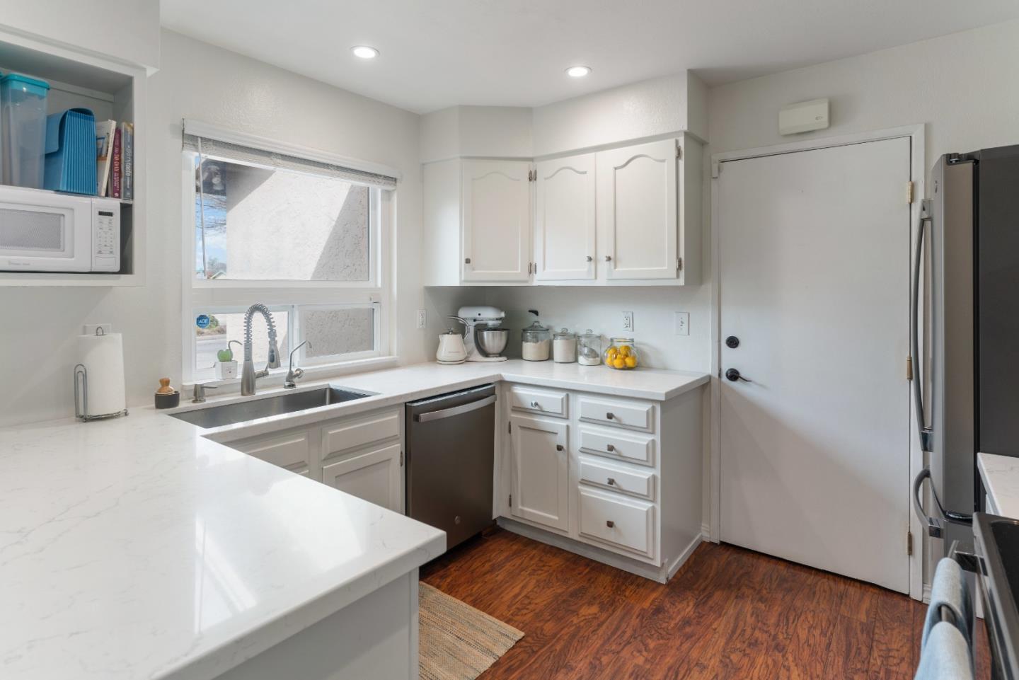499 Cloudview DR