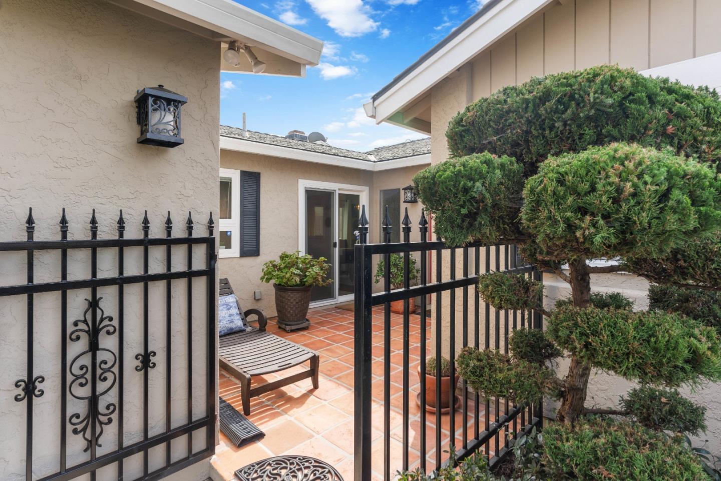 499 Cloudview DR
