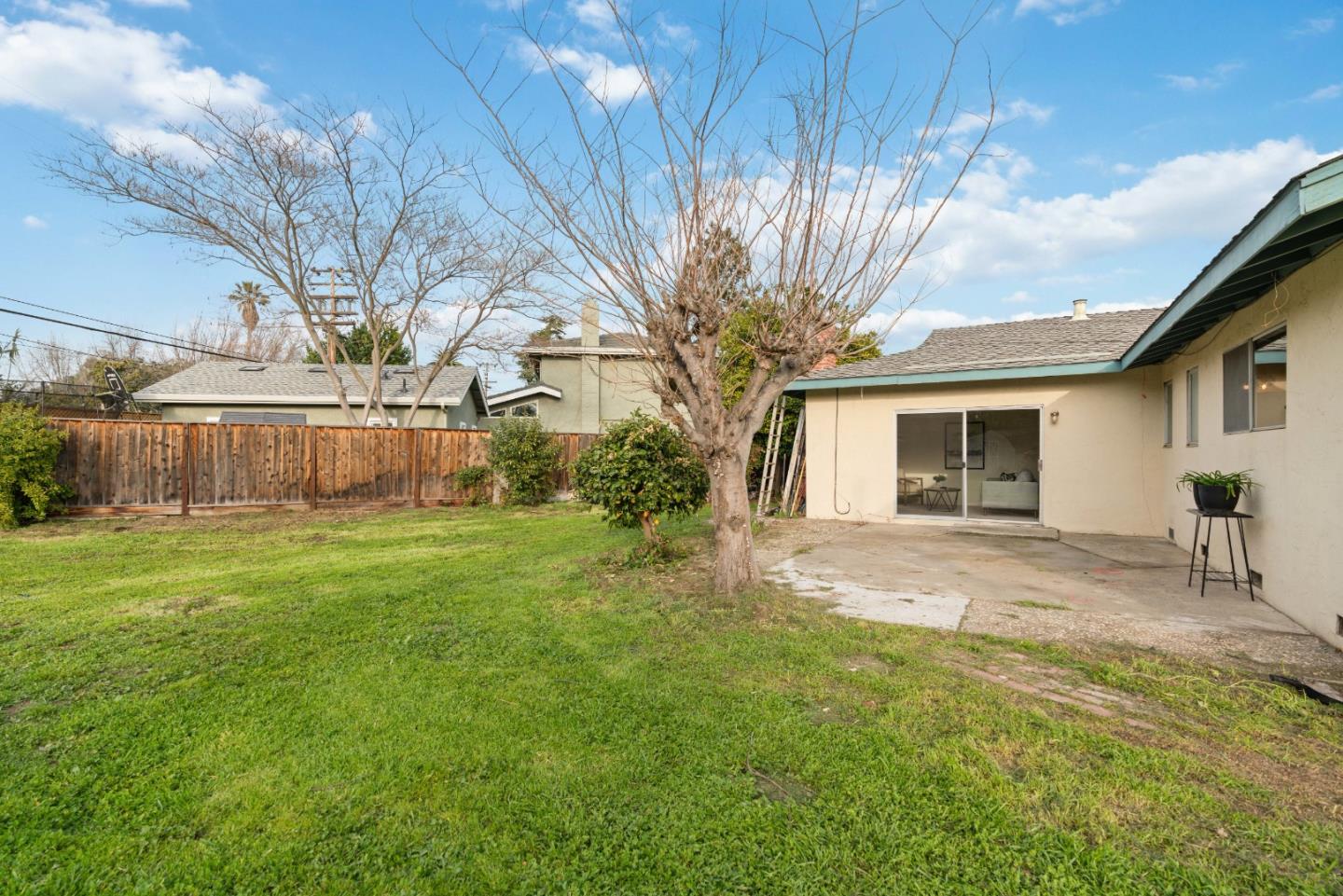 1565 Darlene AVE