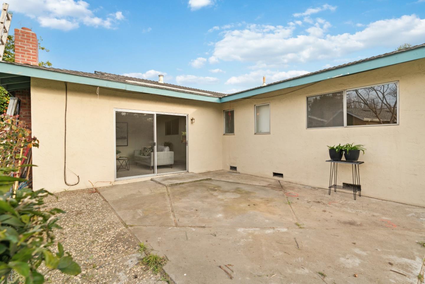 1565 Darlene AVE