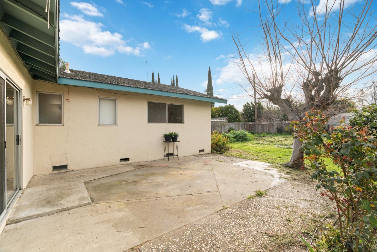 1565 Darlene AVE