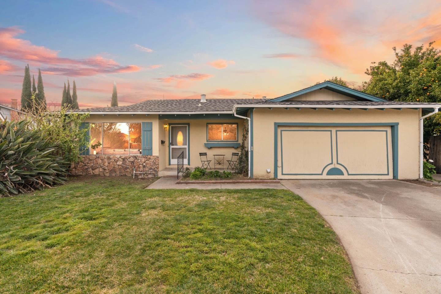 1565 Darlene AVE