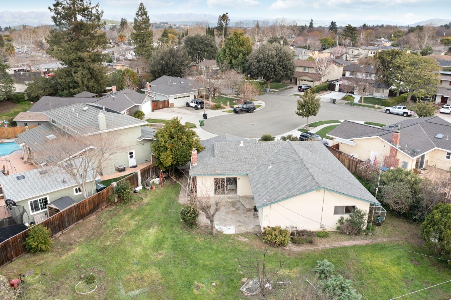1565 Darlene AVE
