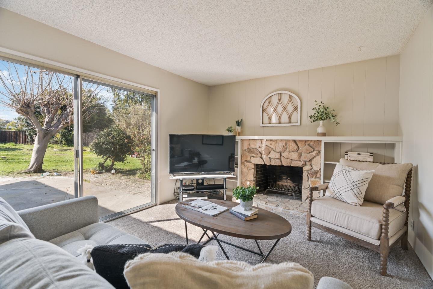 1565 Darlene AVE