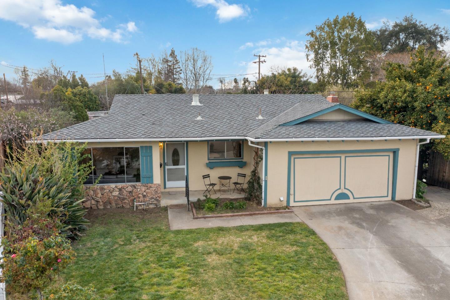 1565 Darlene AVE