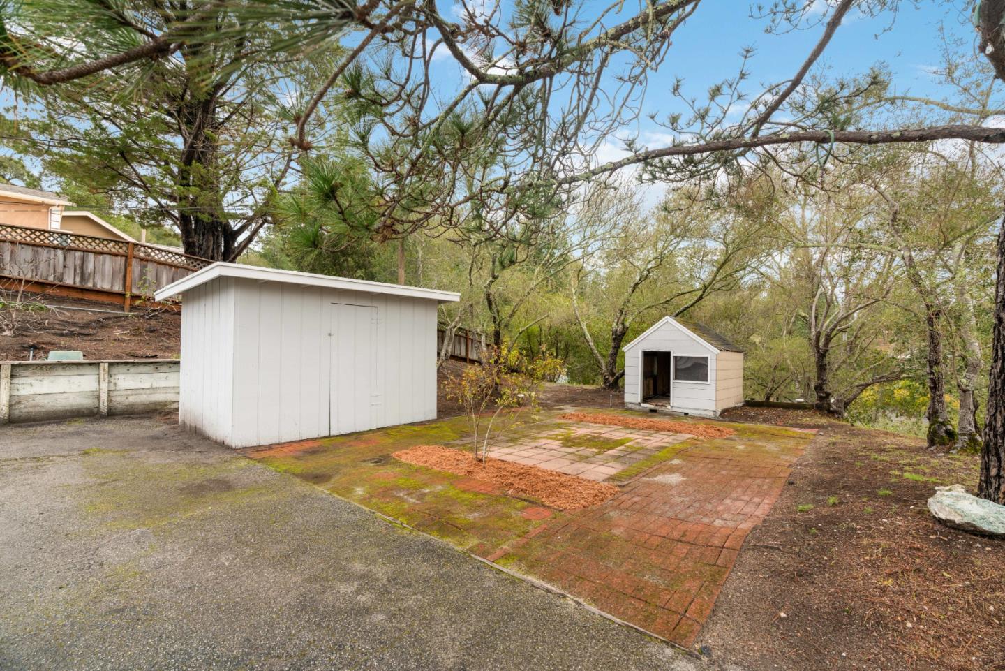 895 Whispering Pines DR