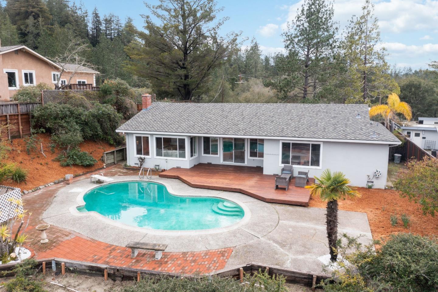 895 Whispering Pines DR