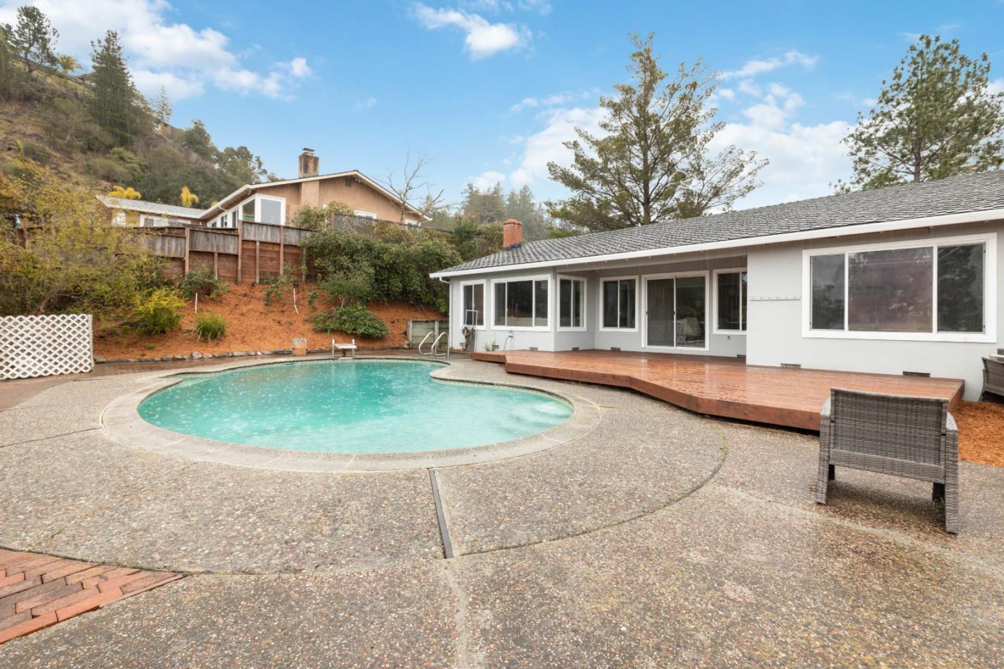 895 Whispering Pines DR