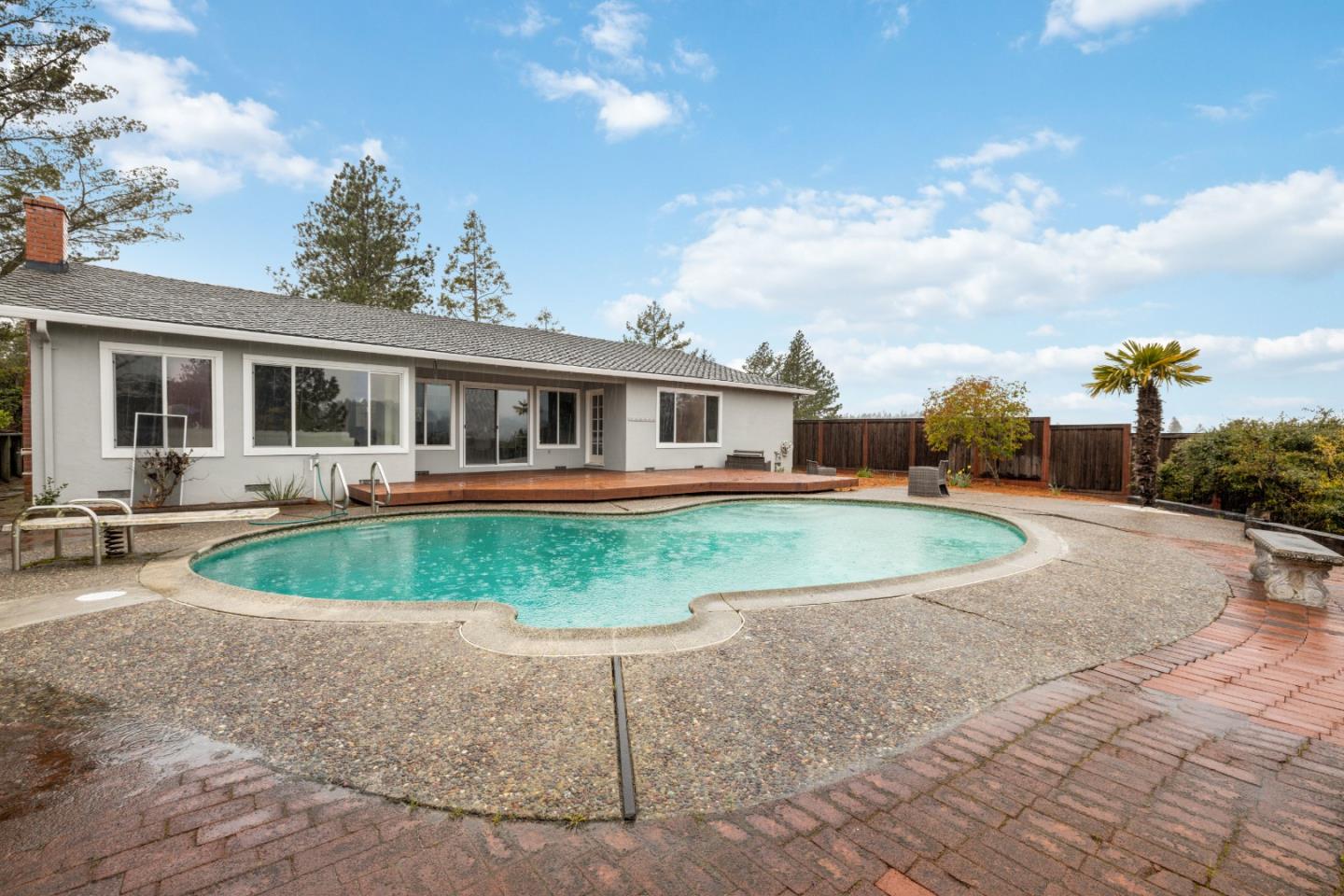 895 Whispering Pines DR