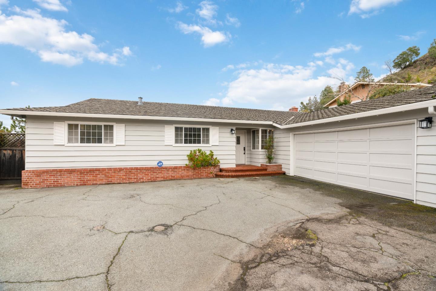 895 Whispering Pines DR