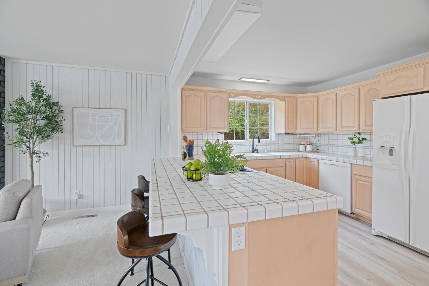 895 Whispering Pines DR
