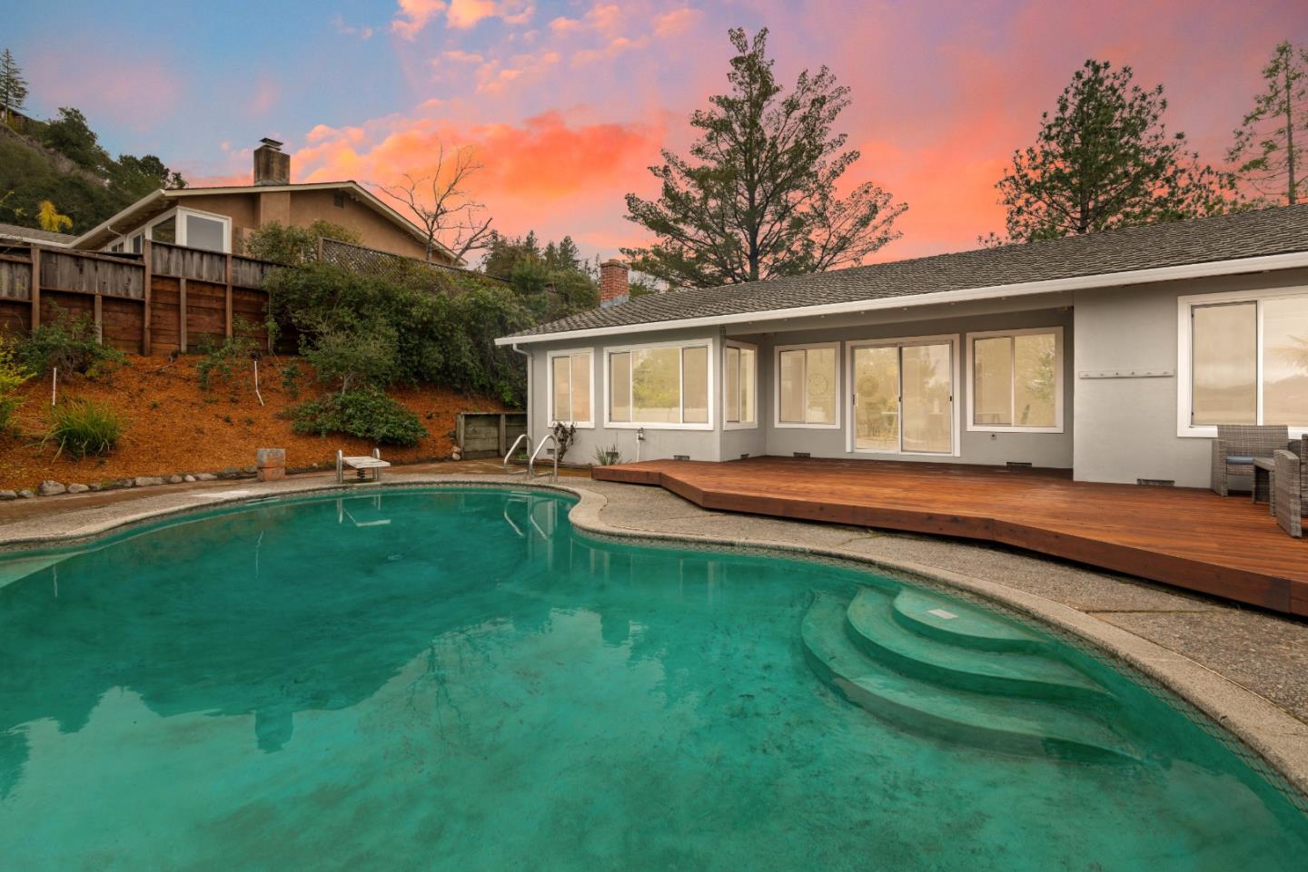895 Whispering Pines DR