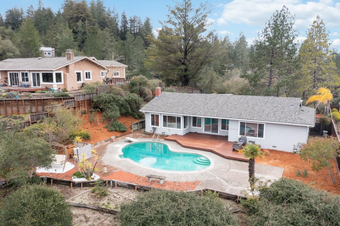 895 Whispering Pines DR