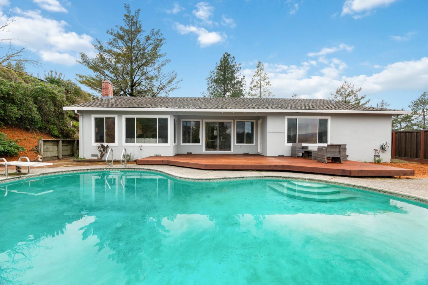 895 Whispering Pines DR