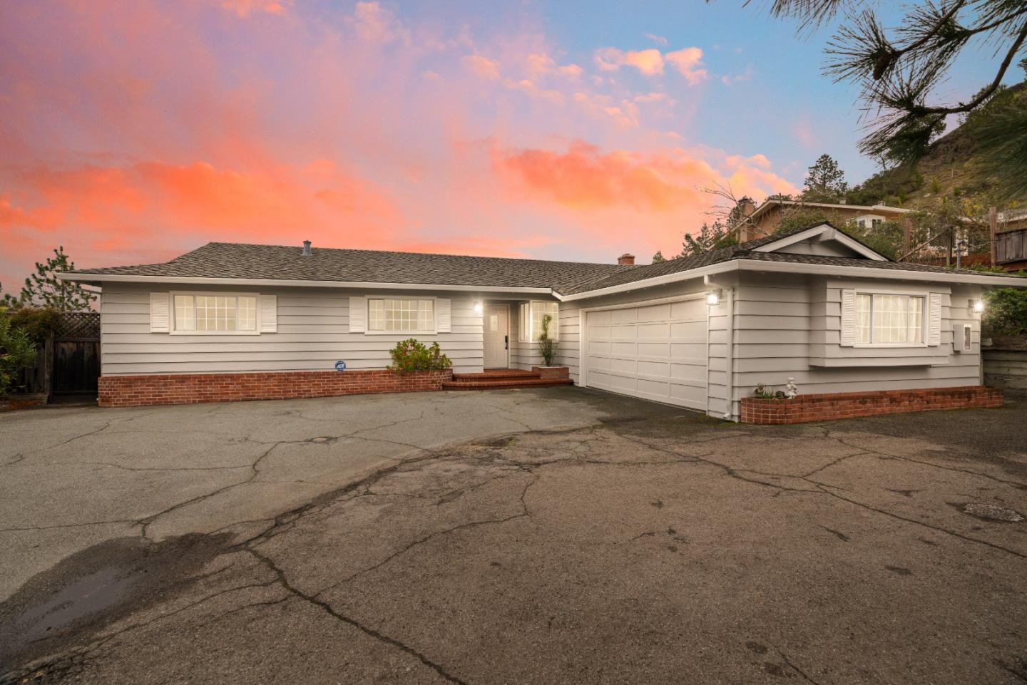 895 Whispering Pines DR