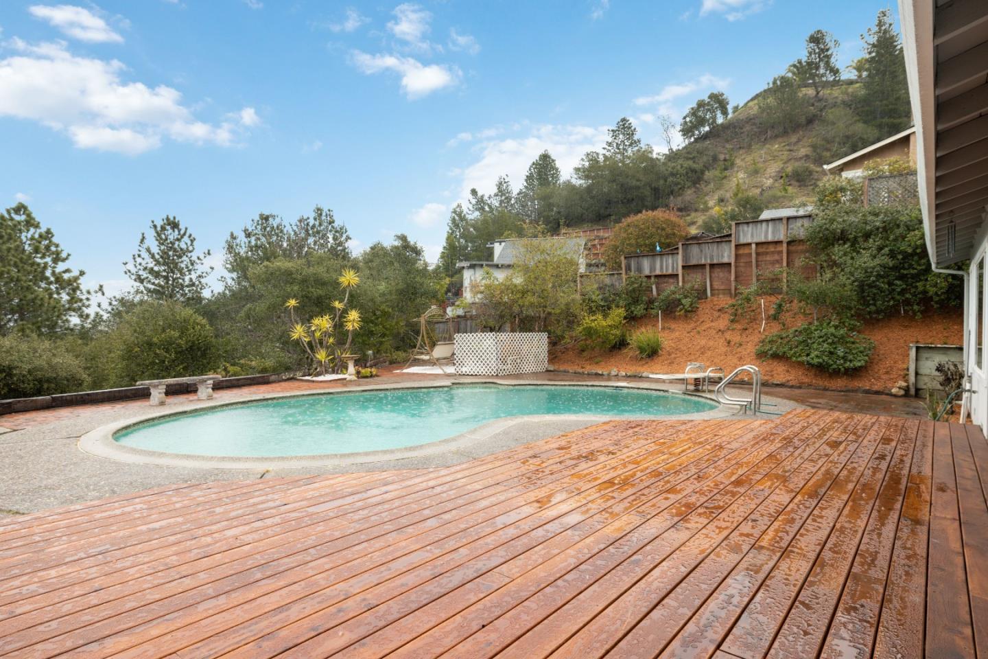 895 Whispering Pines DR