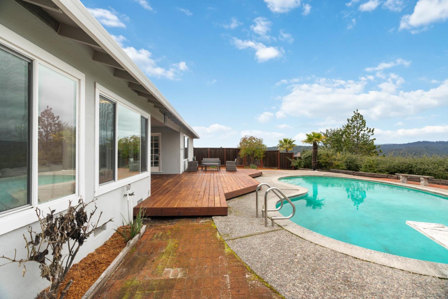 895 Whispering Pines DR