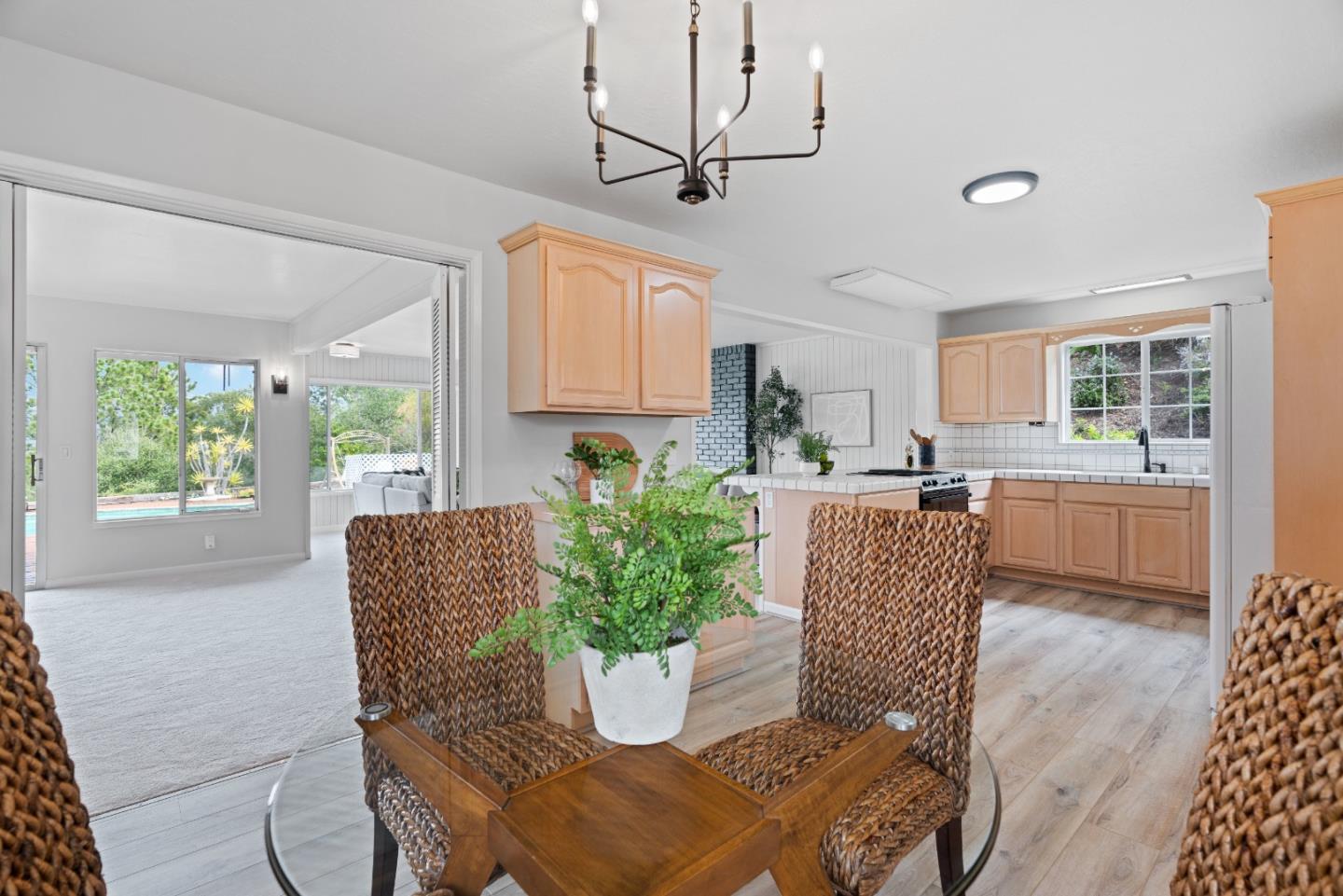 895 Whispering Pines DR
