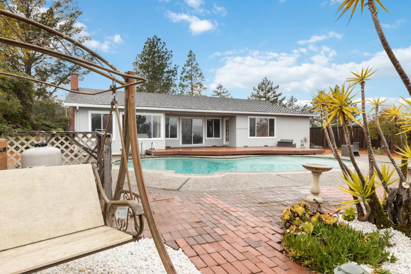 895 Whispering Pines DR