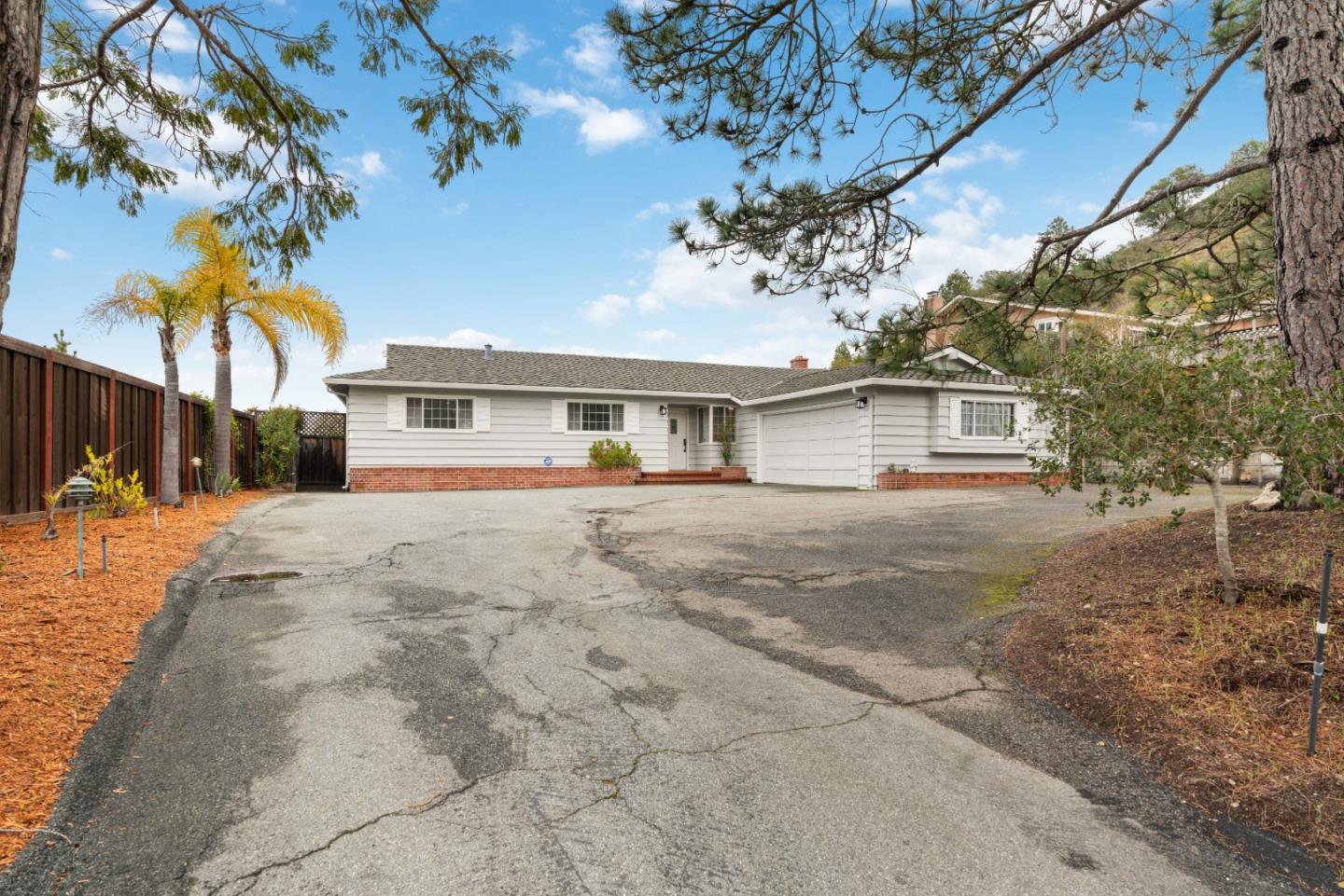 895 Whispering Pines DR
