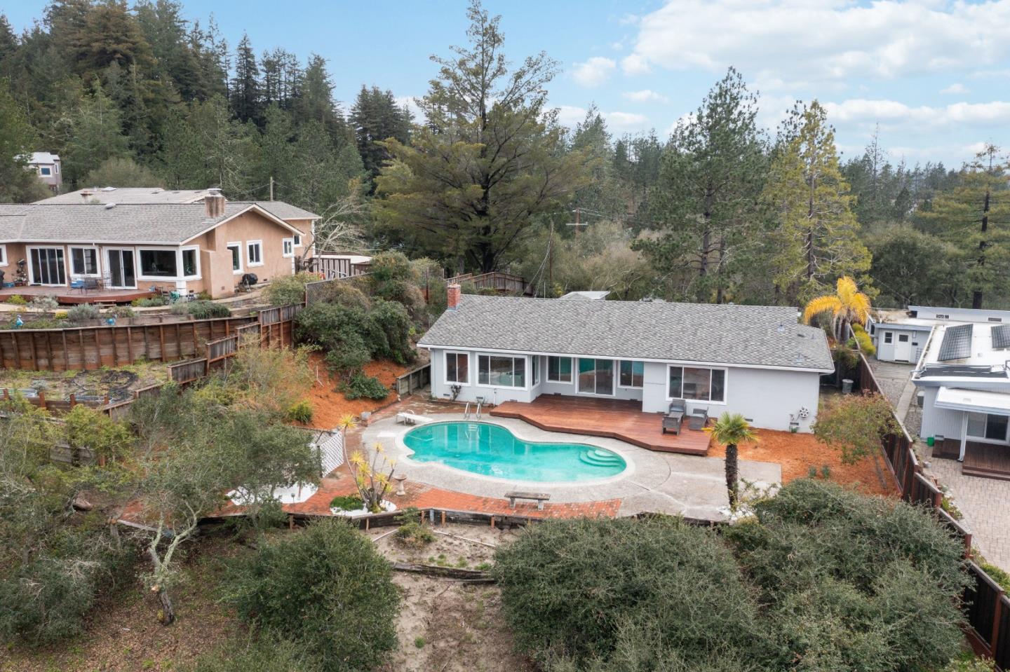 895 Whispering Pines DR