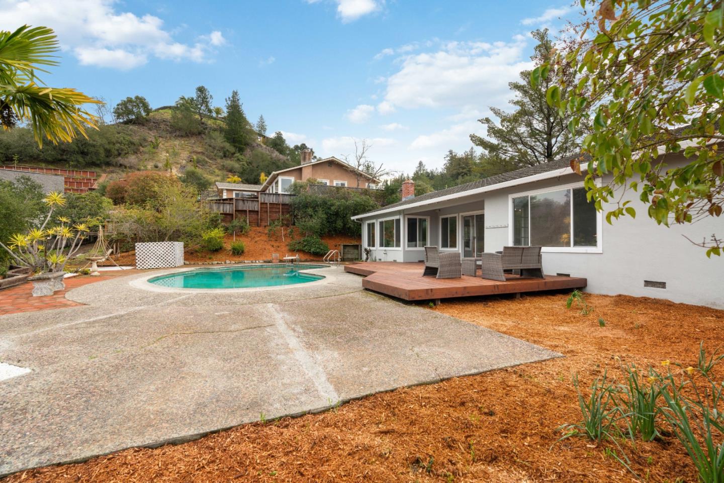 895 Whispering Pines DR