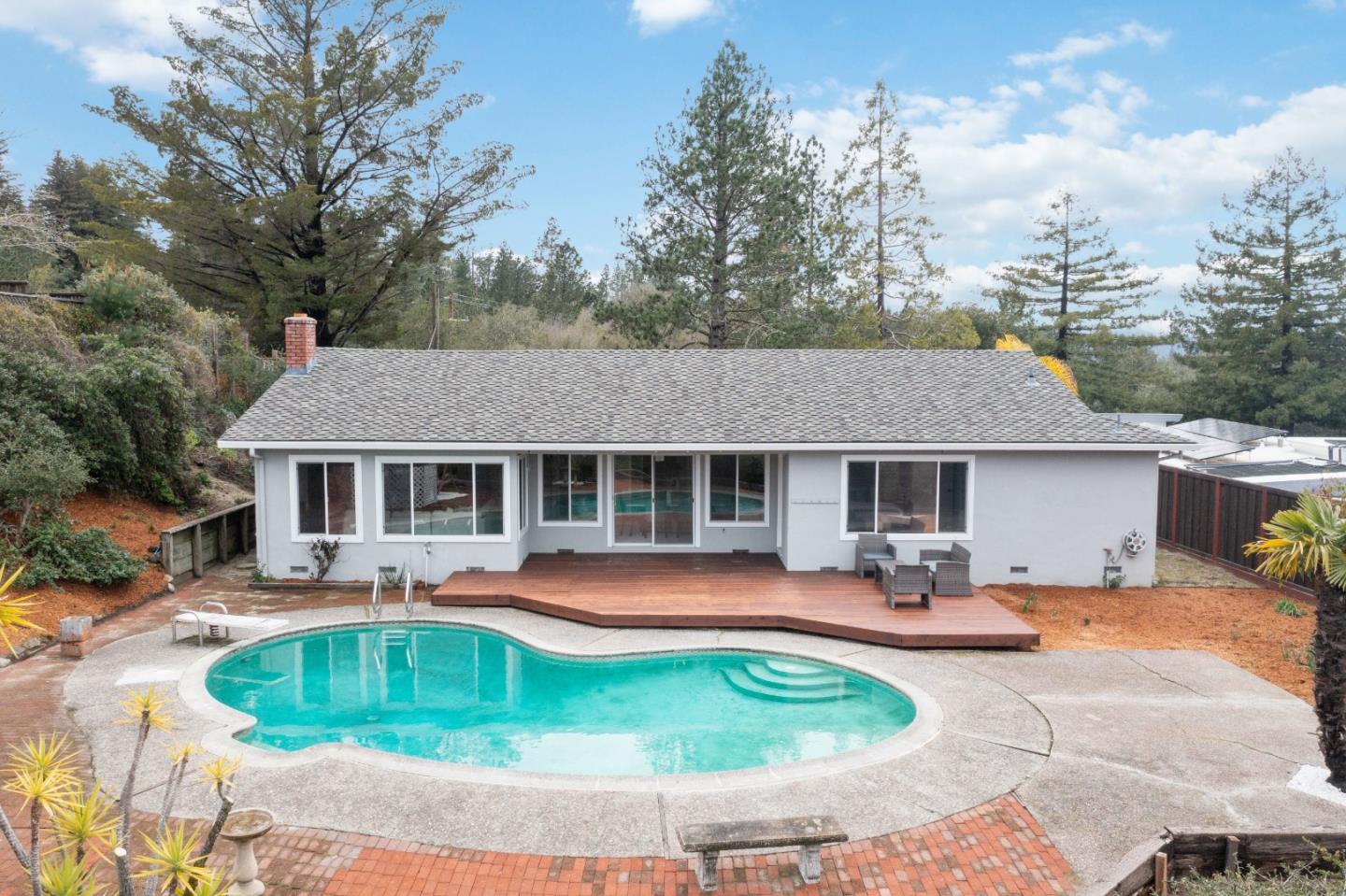 895 Whispering Pines DR