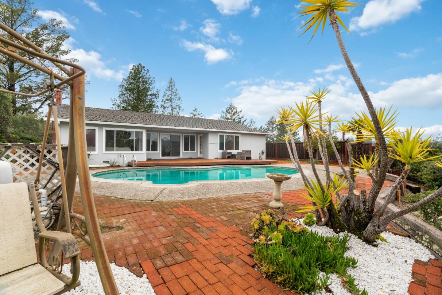 895 Whispering Pines DR