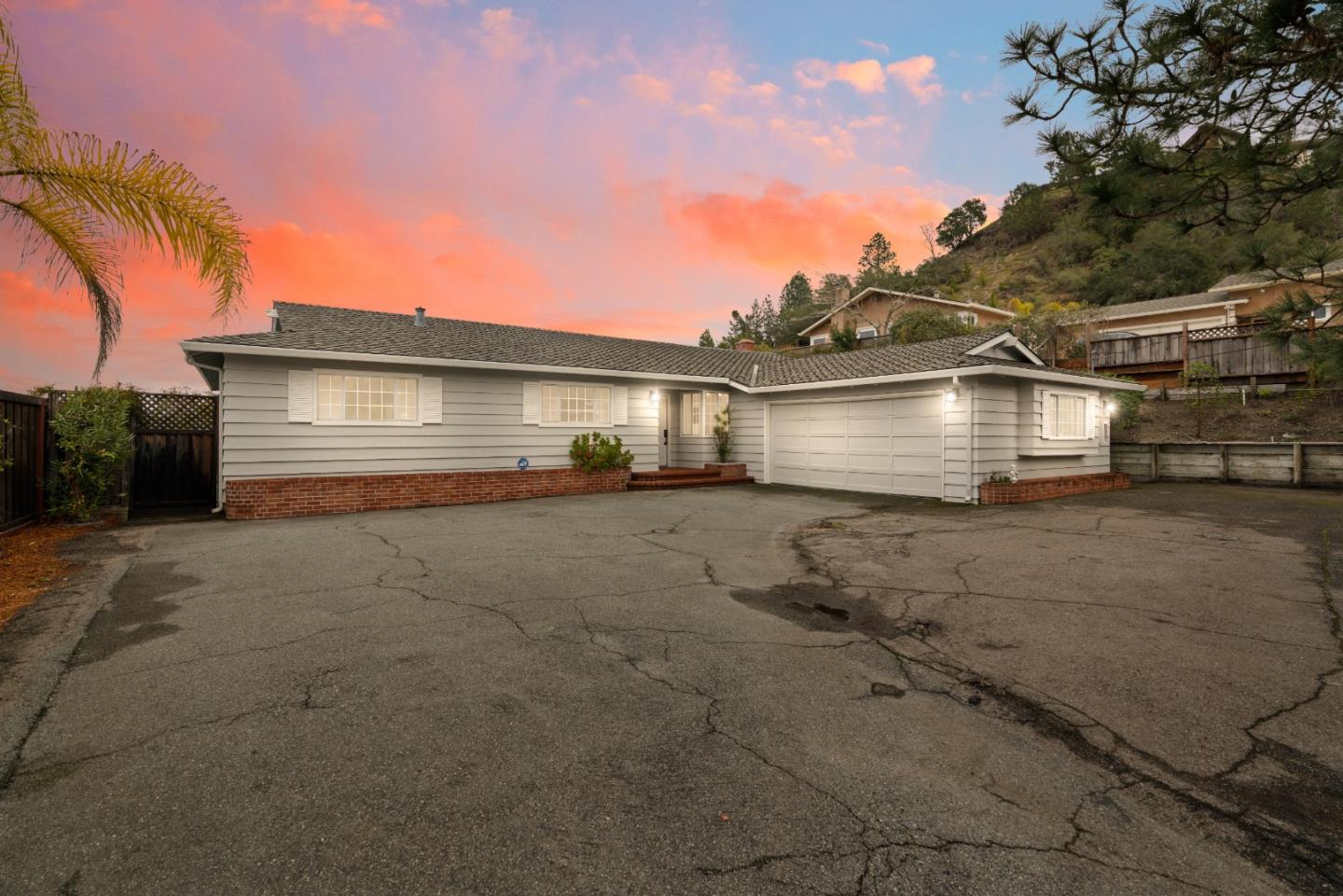 895 Whispering Pines DR