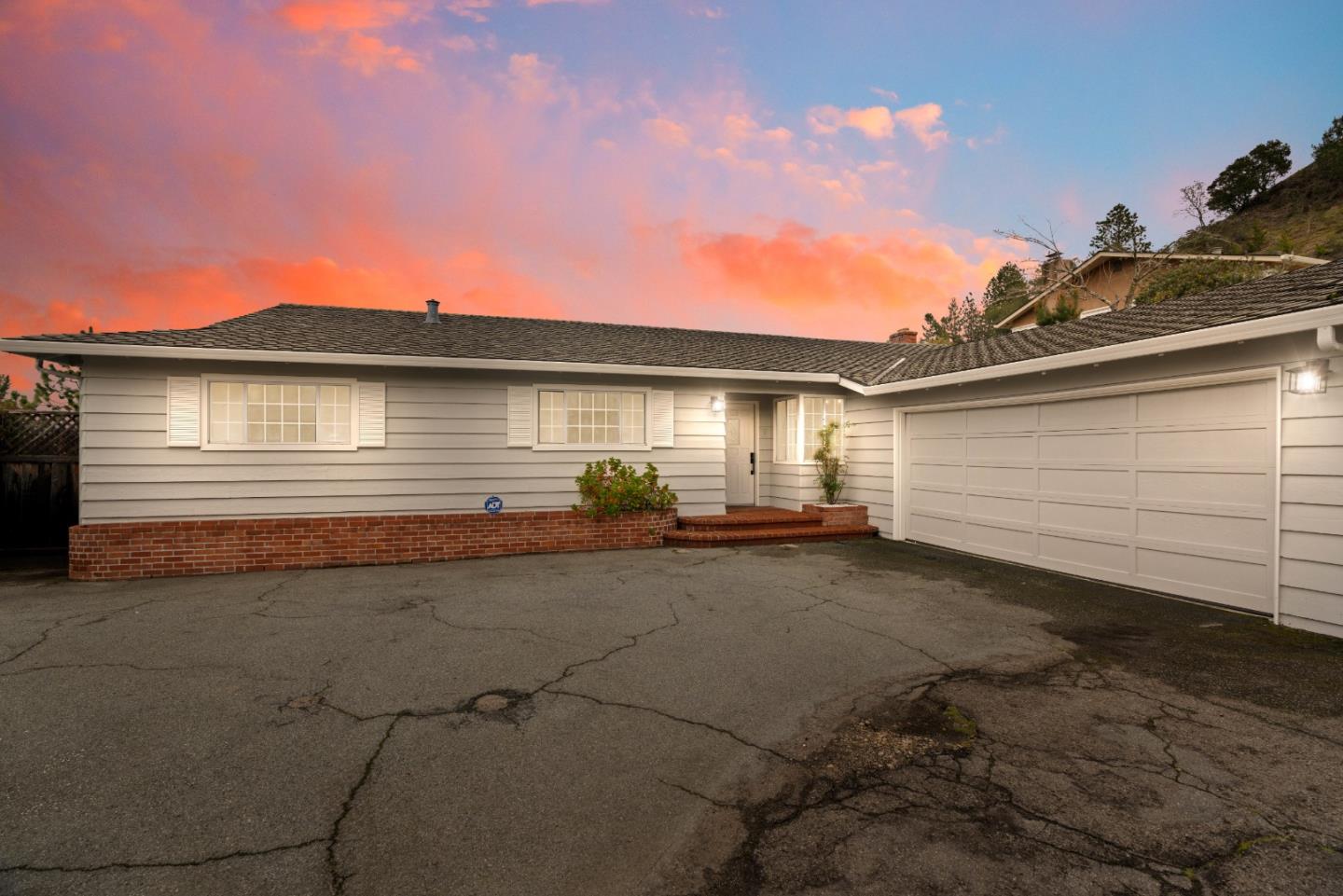 895 Whispering Pines DR