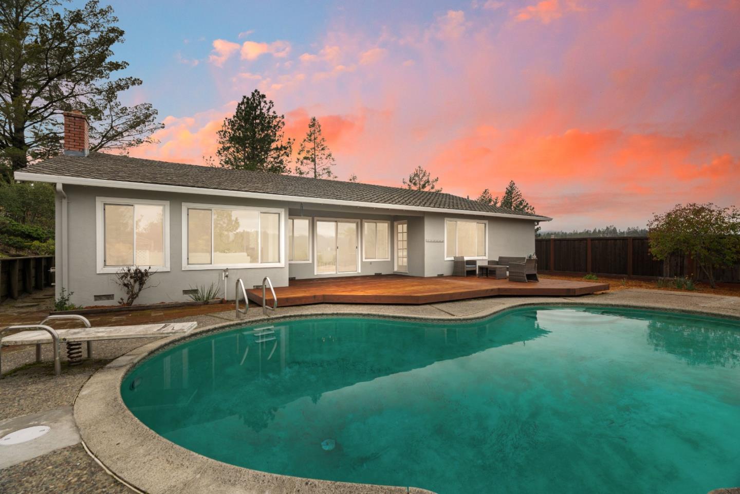 895 Whispering Pines DR