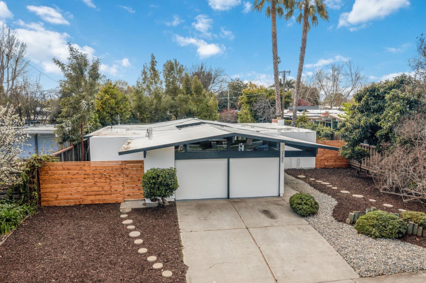 2285 Fairglen DR