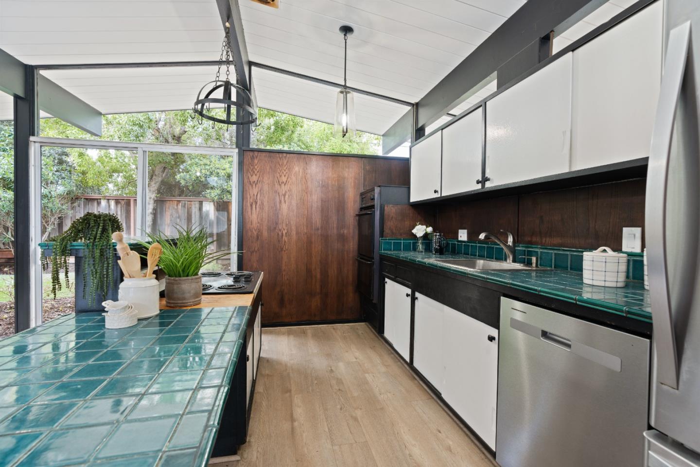 2285 Fairglen DR