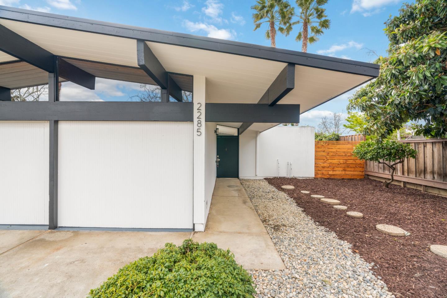 2285 Fairglen DR