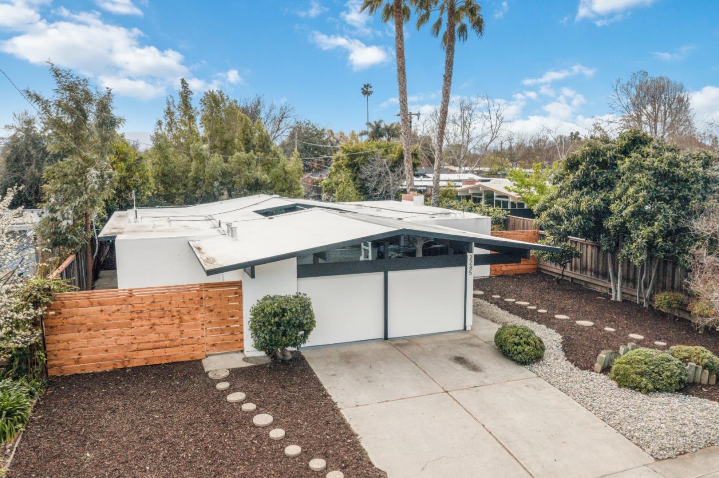 2285 Fairglen DR