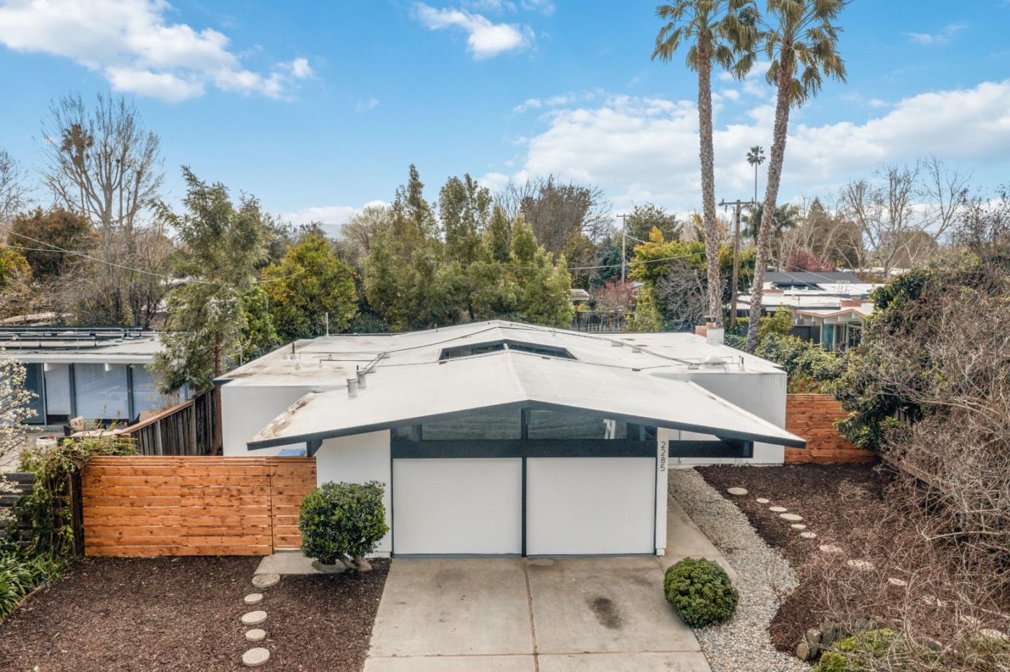 2285 Fairglen DR