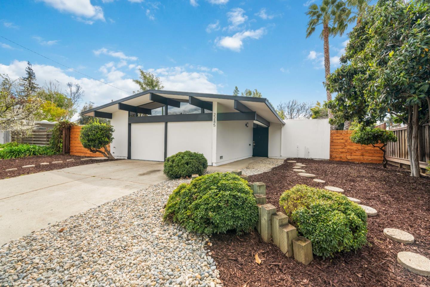 2285 Fairglen DR