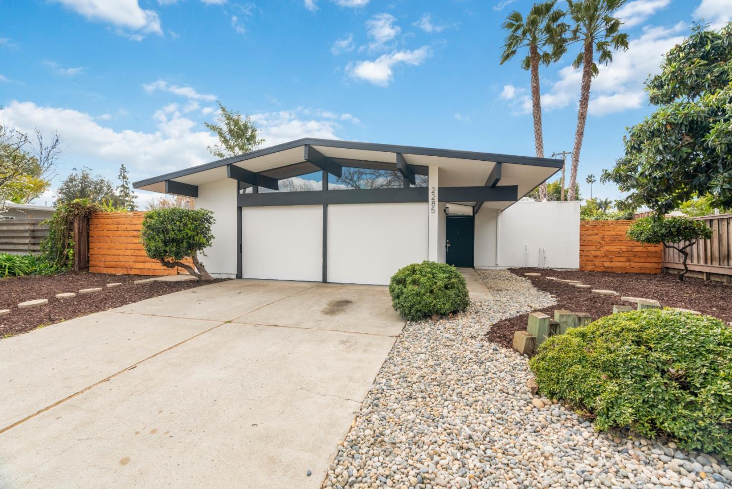 2285 Fairglen DR