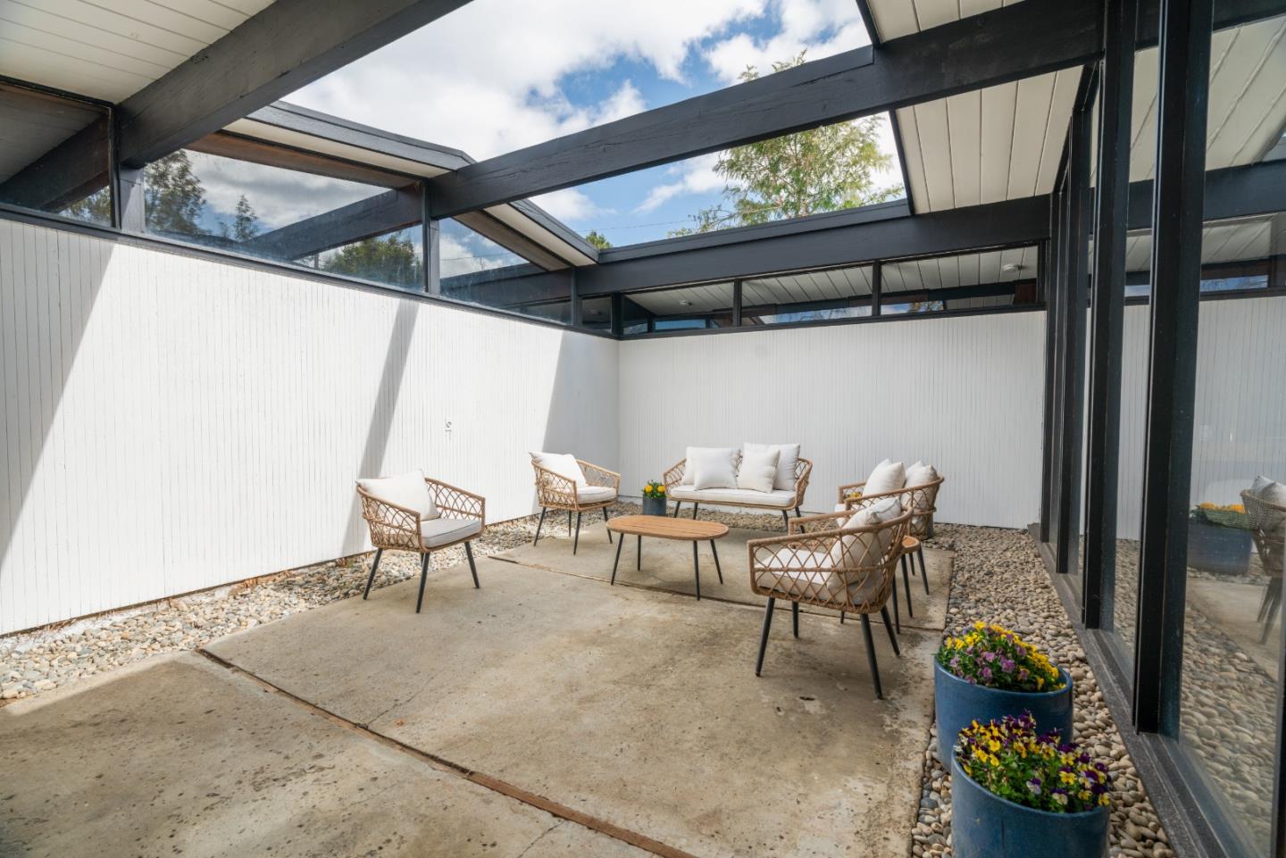 2285 Fairglen DR