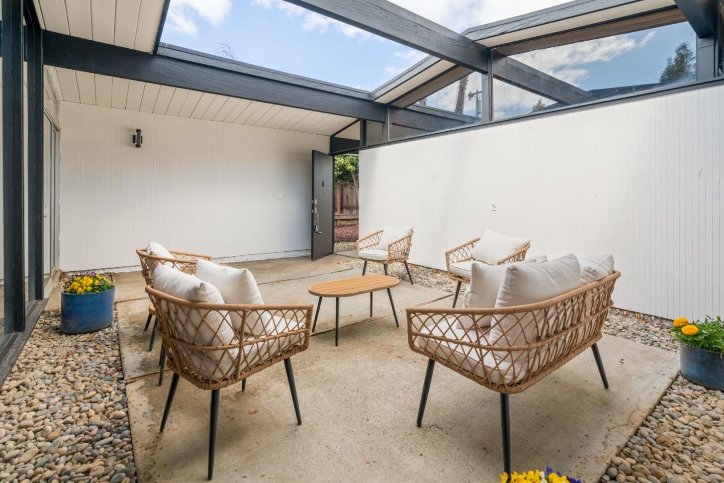 2285 Fairglen DR
