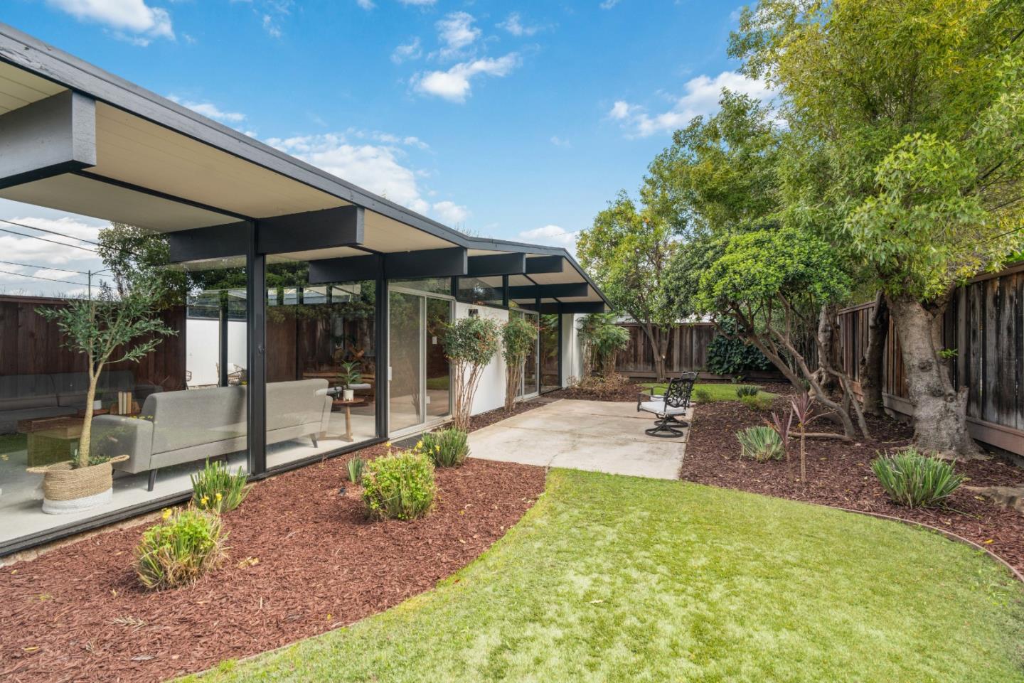 2285 Fairglen DR