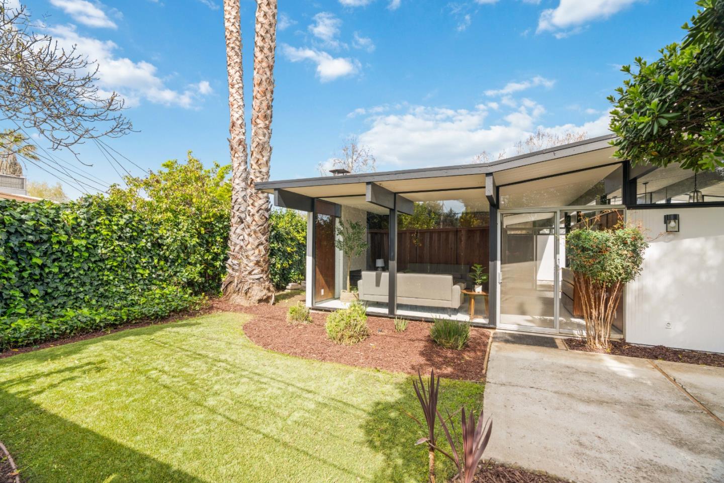 2285 Fairglen DR
