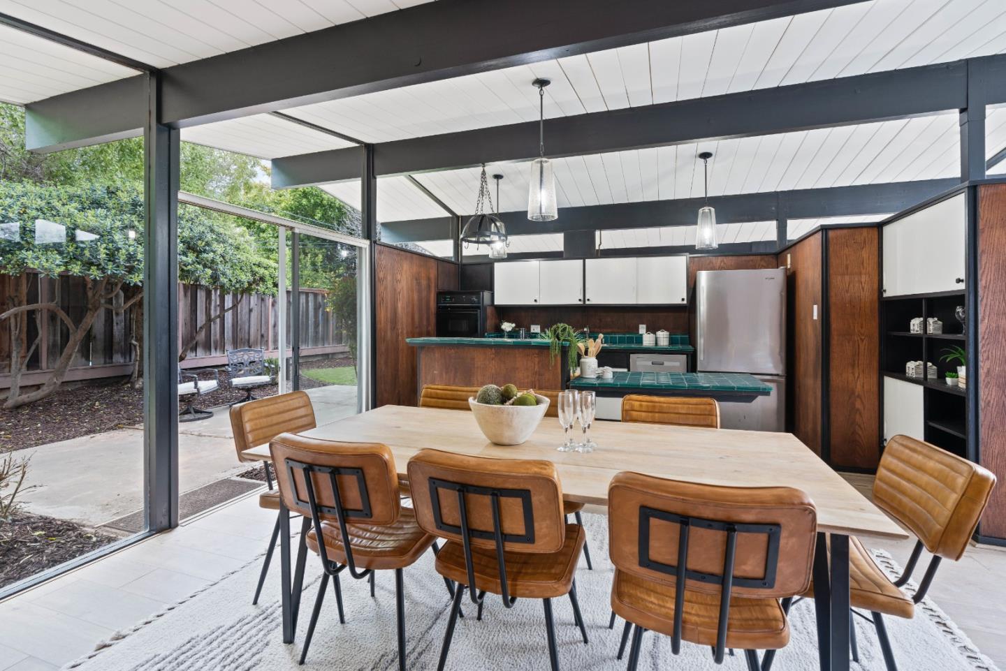 2285 Fairglen DR