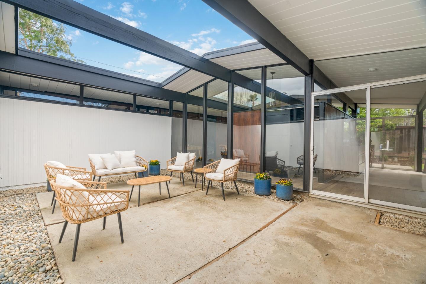 2285 Fairglen DR