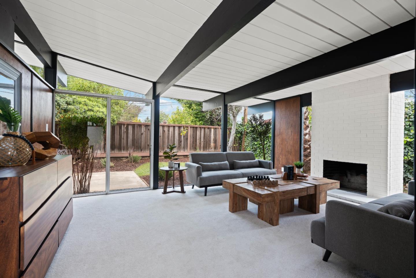 2285 Fairglen DR