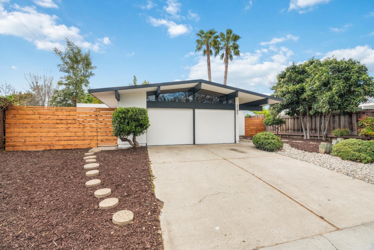 2285 Fairglen DR