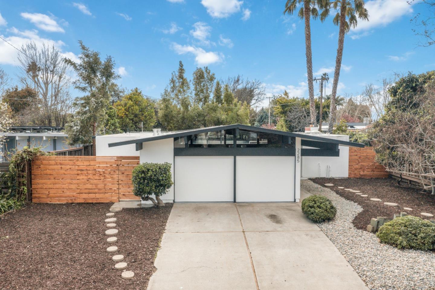 2285 Fairglen DR
